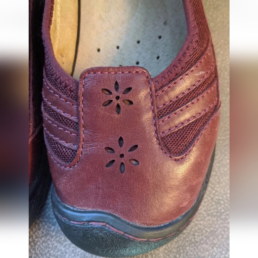 Keen Women's Size 7 Shoes Red & Black Leather Clogs Mules Slip On Comfortable - Picture 7 of 12